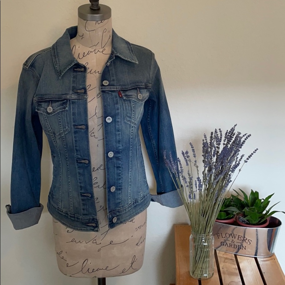 Women’s small Levi’s jean jacket